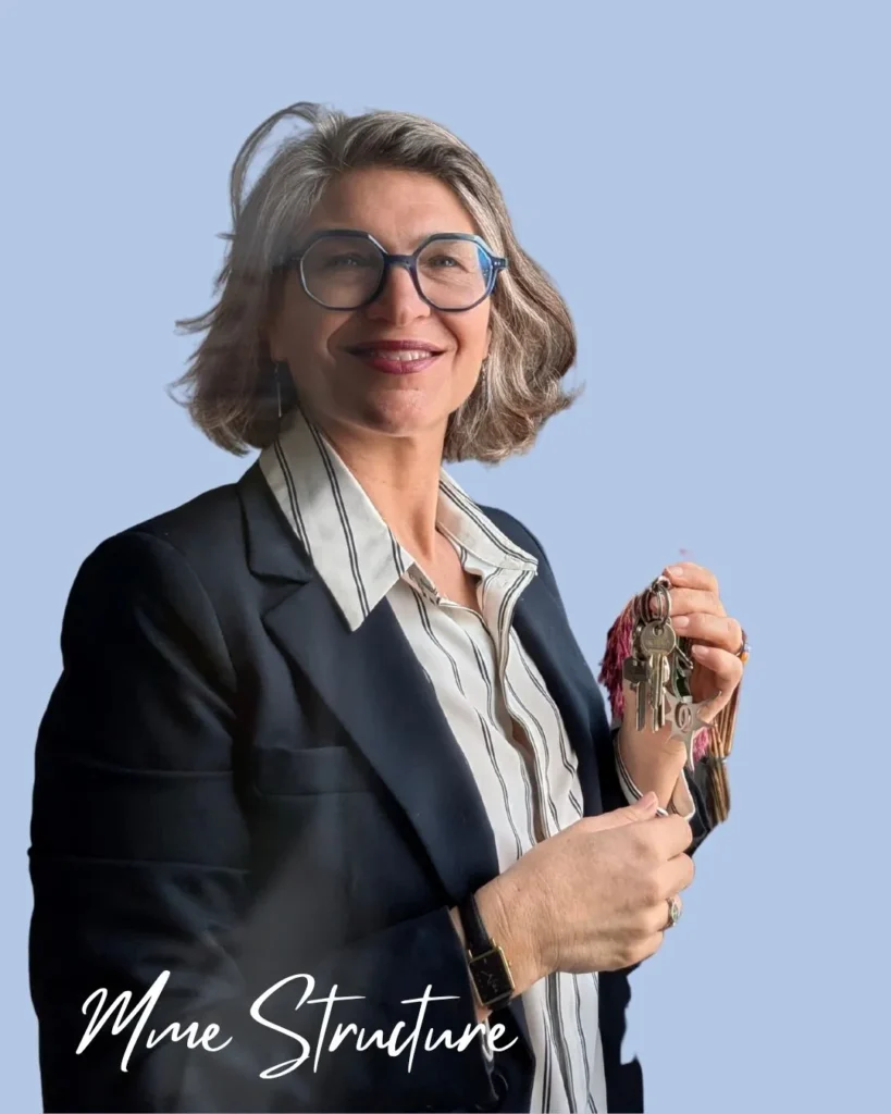 Christelle-Andreux-Christelle-Ressources-Mme-Structure-Consultante-croissance-TPE-indépendants-fond-bleu